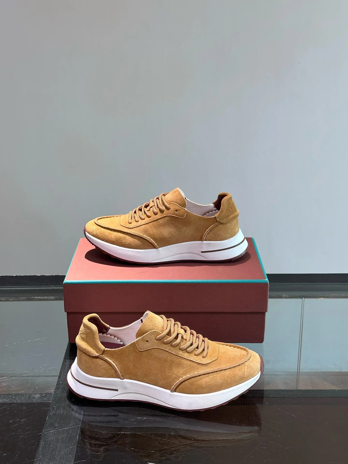 Factory price: 540💰Loro men's shoes💰iana niche Loro classic jogging shoes, men's lace-up casual shoes and sneakers, high-quality lightweight and comfortable fabrics, suitable for outdoor leisure, the color scheme is young and energetic, and it looks great with sportswear or casual suits! Size: 39-46 (customized sizes of 45 and 46 are non-refundable)